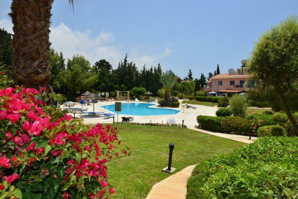 Limnaria Villas Sunny Garden Apartment Пафос Екстер'єр фото