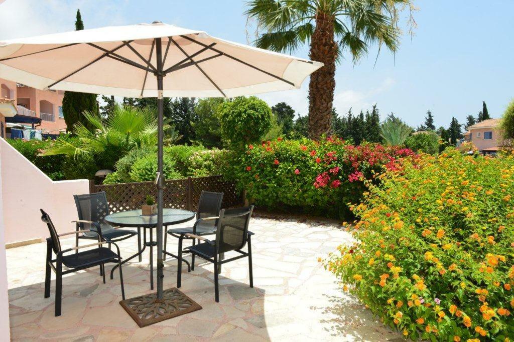 Limnaria Villas Sunny Garden Apartment Пафос Екстер'єр фото