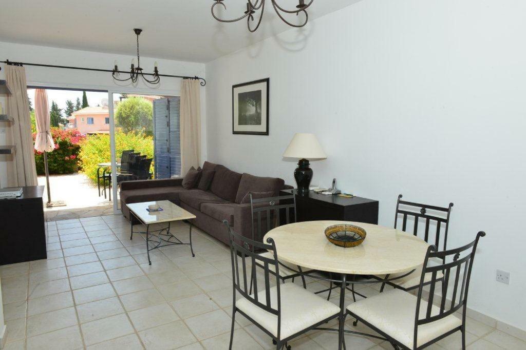 Limnaria Villas Sunny Garden Apartment Пафос Екстер'єр фото